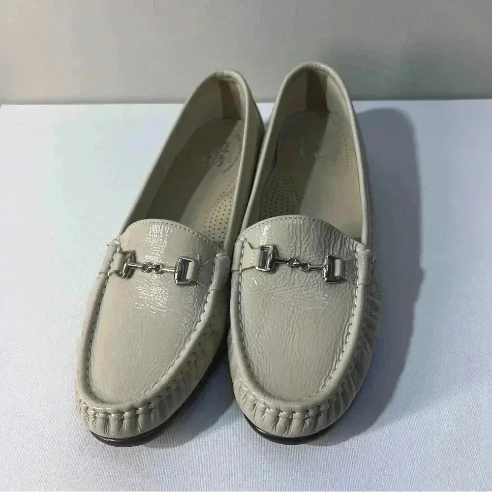 SAS METRO BEIGE PATENT LEATHER FLATS WOMEN'S SHOES SLIP-ON  CADUAL SIZE 9 1/5